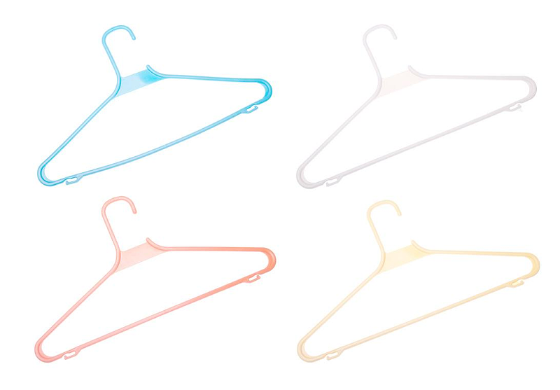 塑料衣架和實木衣架哪個好