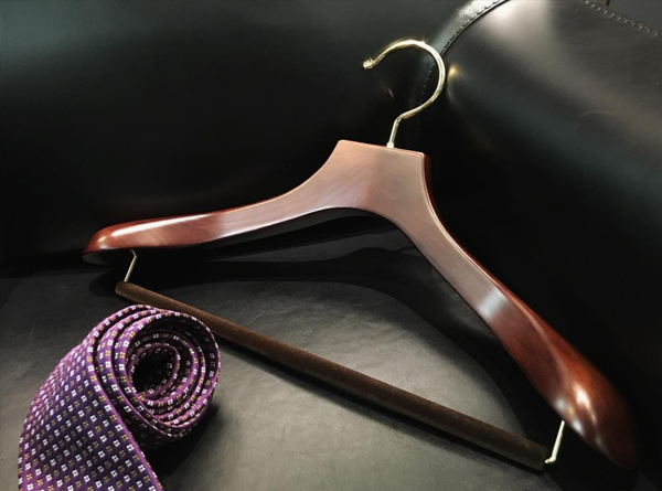 華恩衣架-創(chuàng)新設計-造型吸晴