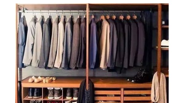 衣帽間實(shí)木衣架，一見(jiàn)傾心久處不厭【華恩】