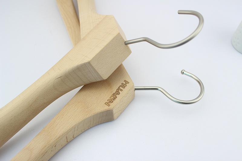 為什么選擇實木衣架，從這一步起讓家更溫馨【華恩】