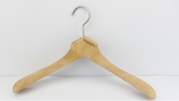 為什么選擇實(shí)木衣架，從這一步起讓家更溫馨【華恩】