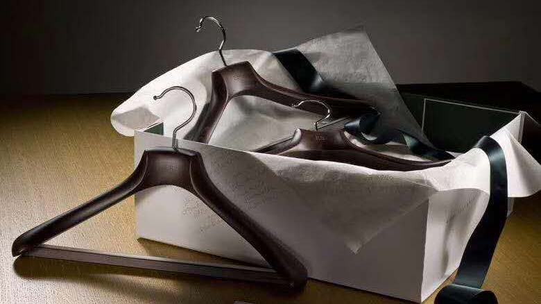 酒店木衣架怎么選？三分鐘帶你了解！——華恩