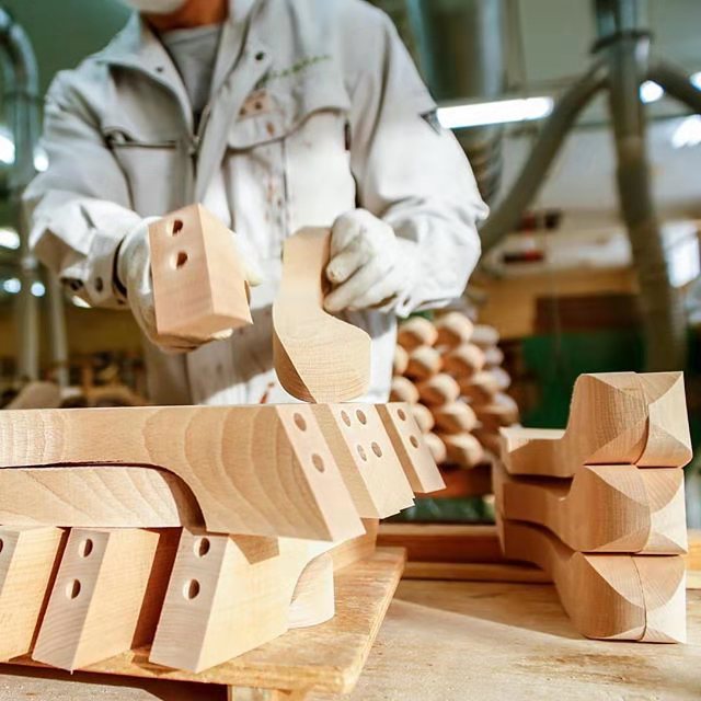 實(shí)木和竹子衣架哪個(gè)好