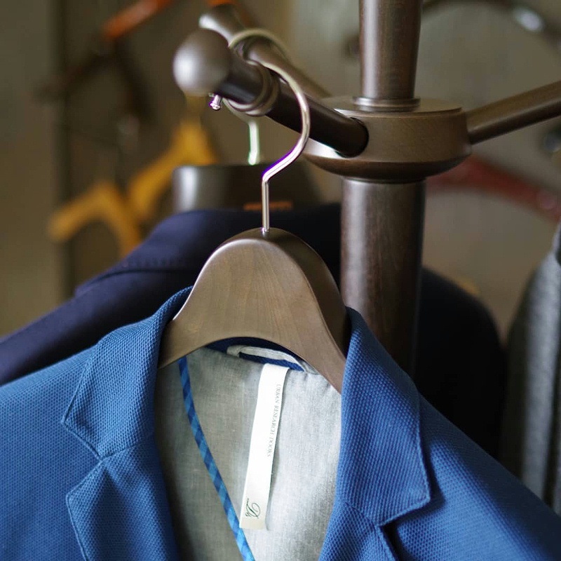 衣架要不要用實木的【華恩】為您支招