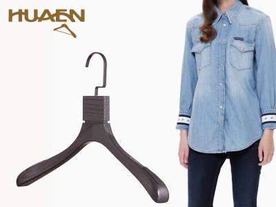 衣柜衣架木的好還是金屬的好