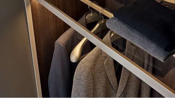 衣服肩膀長怎么掛