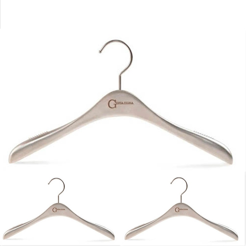 實(shí)木衣架好還是不銹鋼衣架好