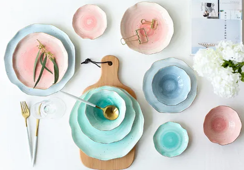 喬遷之喜送實用性禮物——餐具