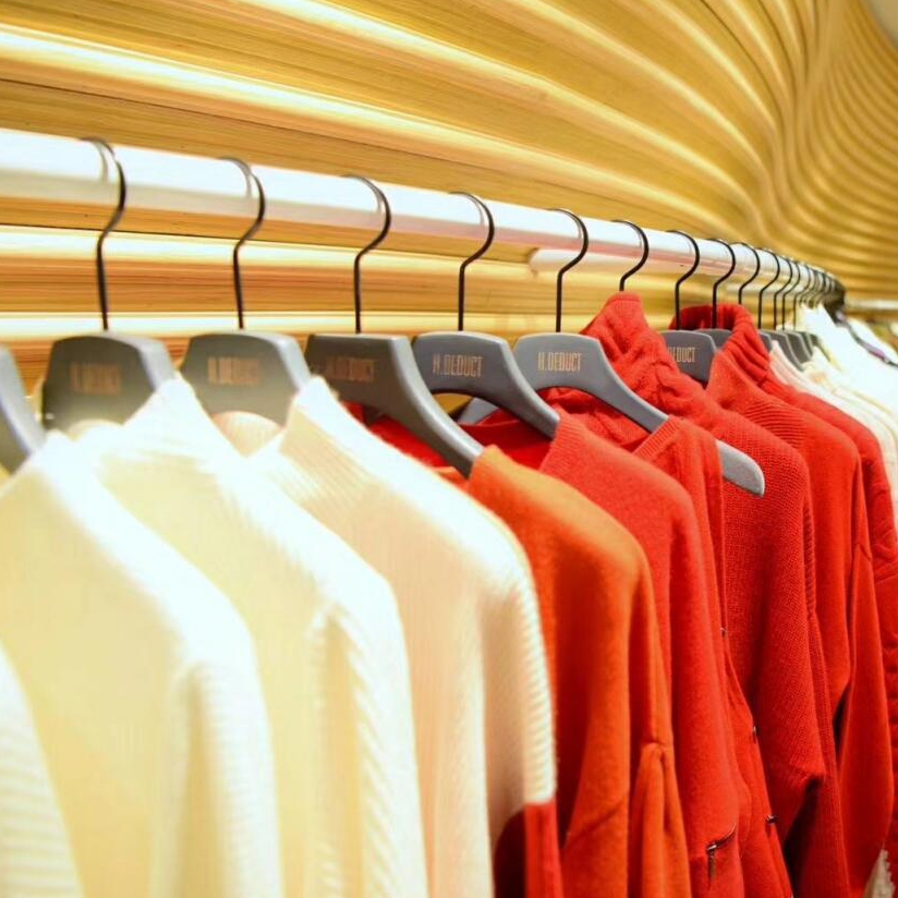 衣架實木好還是塑料好