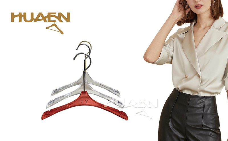 服裝店木衣架還是膠衣架好，亞克力衣架好還是木衣架好