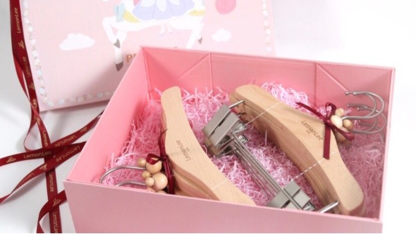 送這些禮物實(shí)在太失禮了之實(shí)木衣架送人好不好