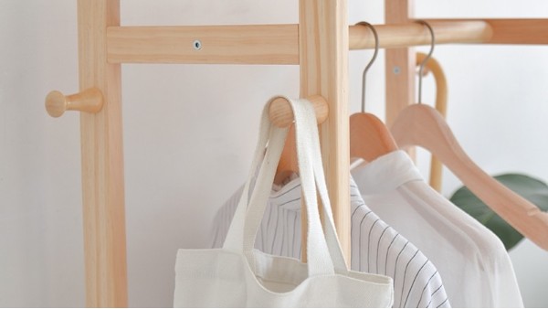 買木質(zhì)衣帽架