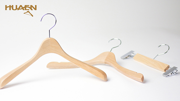 衣架批發(fā)怎么選渠道？挑有經(jīng)驗的老廠家總沒錯！——華恩