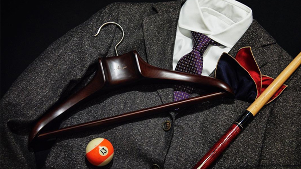 如何更好的維護實木衣架？