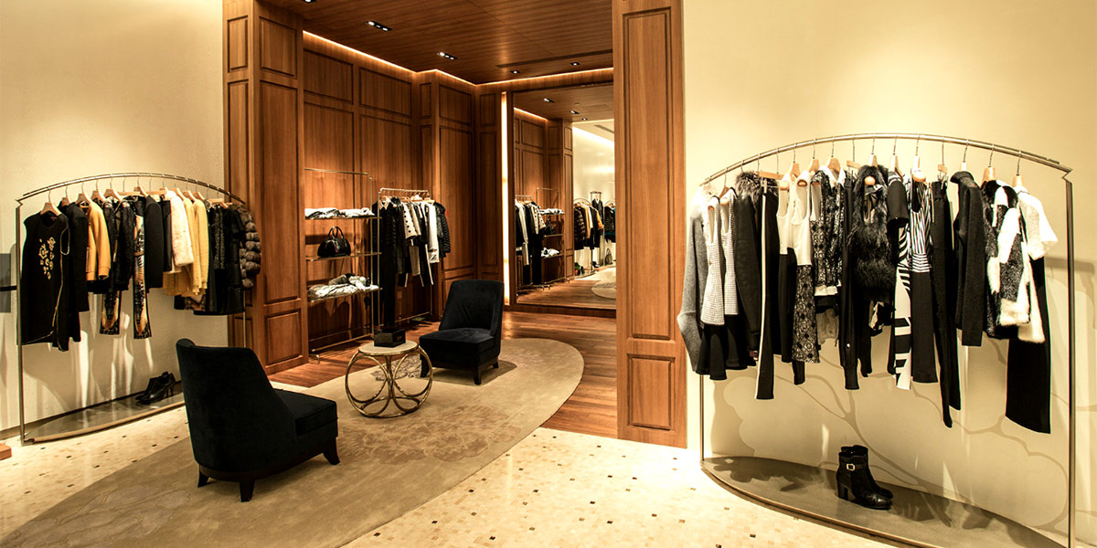 從藝術(shù)角度分析分析衣架鐵藝的好還是實(shí)木的好