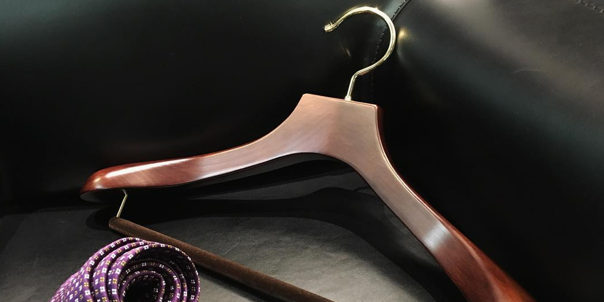 香樟木實木衣架的優(yōu)缺點