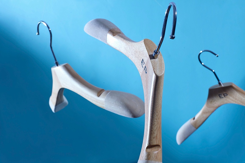 松木和櫸木衣架哪個(gè)好