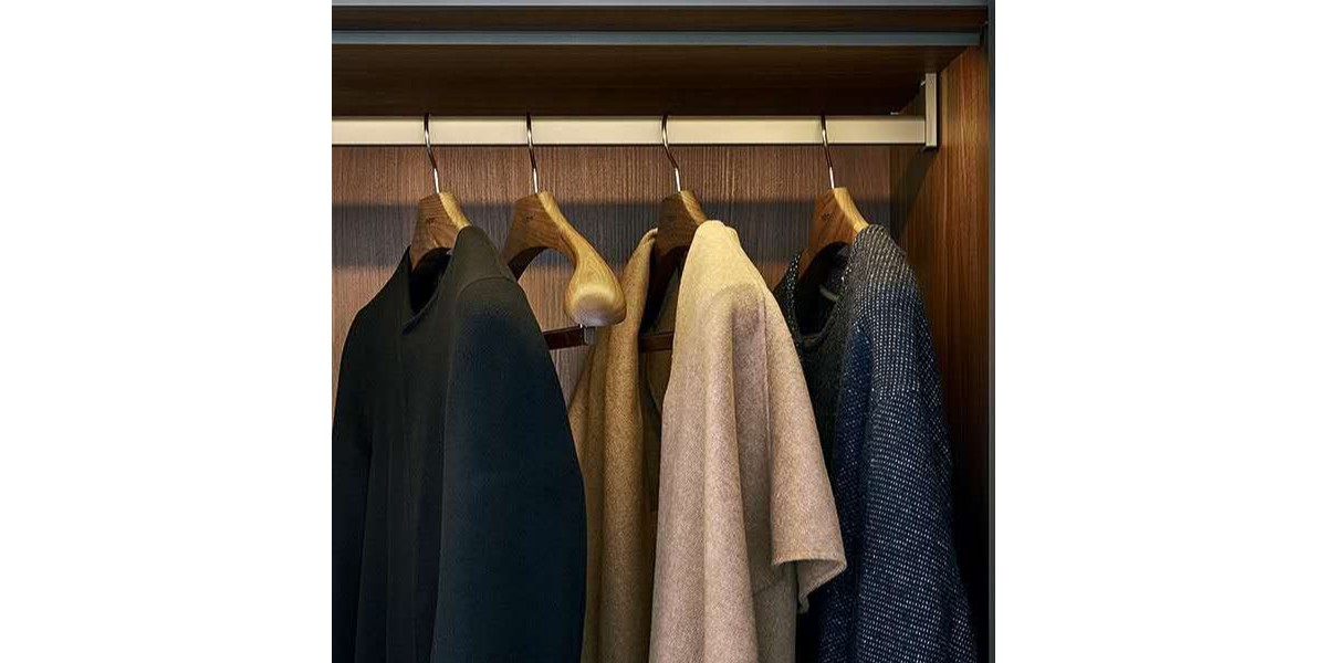 賓館用的木衣架木褲架和塑料衣架褲架怎么選？--華恩衣架
