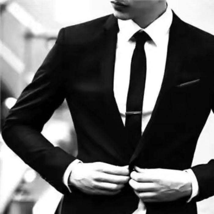 西裝實(shí)木衣架和塑料衣架哪個好