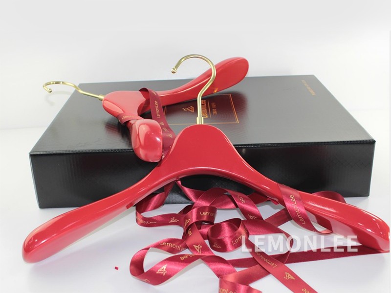 品牌實(shí)木衣架好在哪里，你知道嗎？——華恩