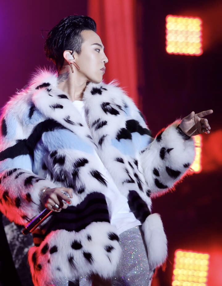 實(shí)木衣架可以掛貂皮嗎【華恩】