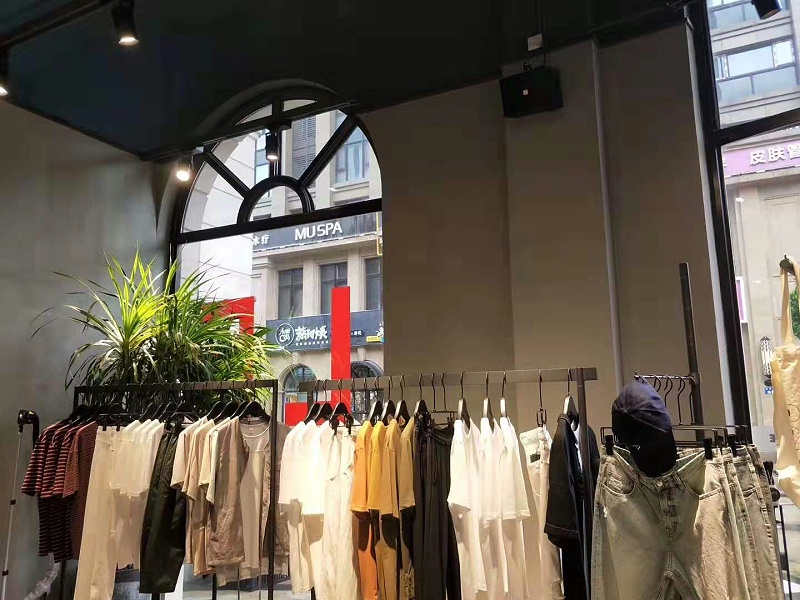 深圳哪里賣(mài)衣服掛