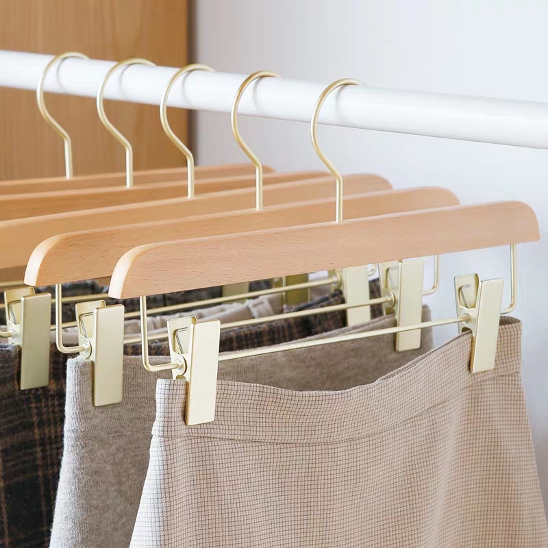 實(shí)木衣架和塑料衣架相比