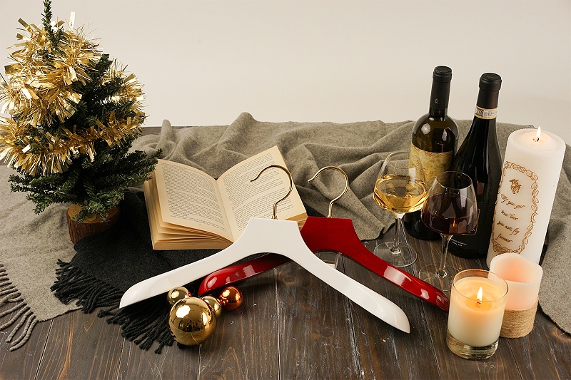 實(shí)木衣架味道大？教你怎么判斷實(shí)木衣架好壞【華恩】