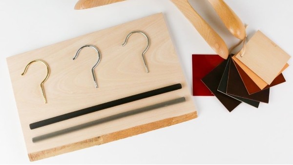 實(shí)木衣架怎么配五金件，劃重點(diǎn)！【華恩】