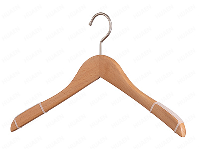 T桖是疊好放衣柜還是用衣架掛起來