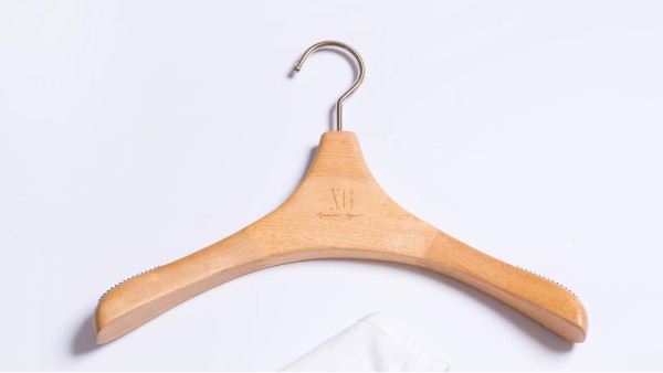 實(shí)木衣架能不能上油？這幾點(diǎn)要注意了！【華恩】