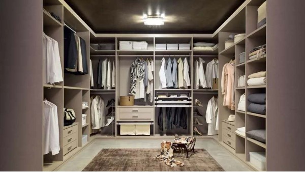 實(shí)木衣柜里面用什么衣架